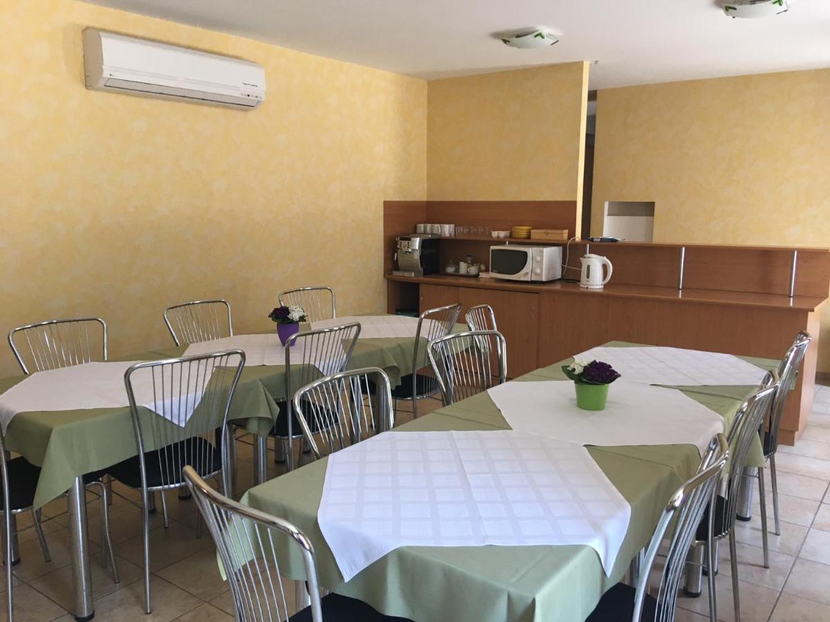 Foter Panzio Hotel Baja Exterior photo
