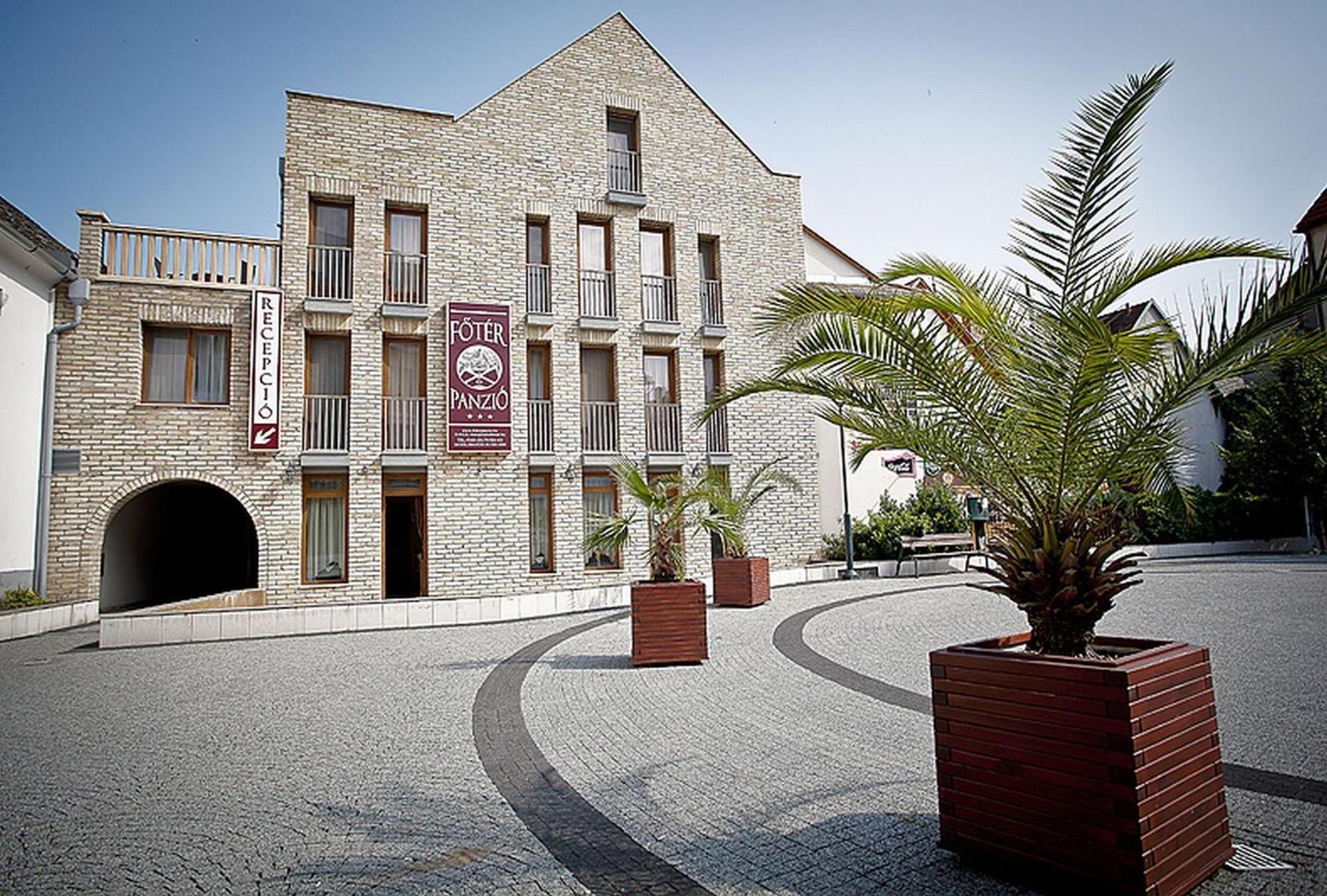 Foter Panzio Hotel Baja Exterior photo